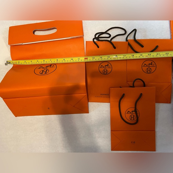 6 Hermes shopping bags - Picture 2 of 3